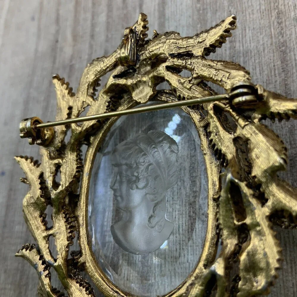 Whiting & Davis Co. Vintage 3D Intaglio Faceted Cameo Crystal Brooch Pendant